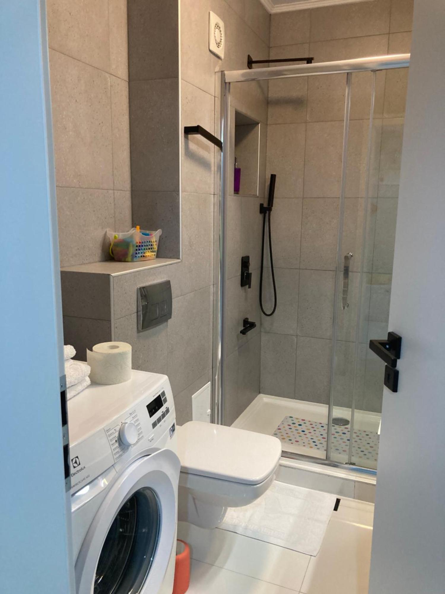 Apartamentul Max, Practic Si Confortabil 拉迪亚 外观 照片